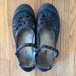 JBU Wildflowers Black / Gray Mary Jane Shoes